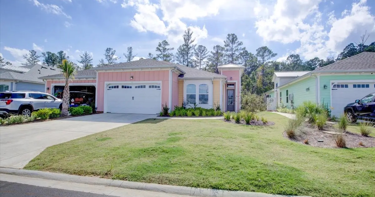 125 Parrot Ave